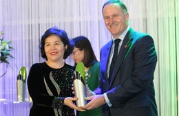 Thủ tướng New Zealand trao giải thưởng cho TGĐ Vinamilk